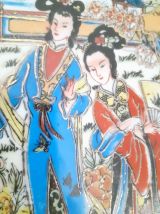 Assiette Murale Figurant Deux Geishas Peint À La Main Cloiso