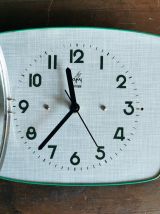 Horloge formica vintage pendule murale silencieuse Japy vert