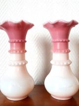 Paire de vases en opaline de foire vers 1920