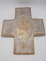 Ancienne croix religieuse en plâtre