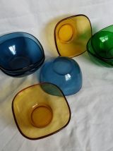 7 coupelles en verre coloré