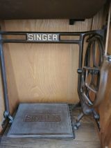 Machine à coudre années 60 Singer avec meublr