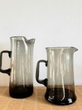 Brocs design  en verre fumé à col pincé. Vers 1970. 
