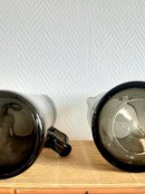 Brocs design  en verre fumé à col pincé. Vers 1970. 