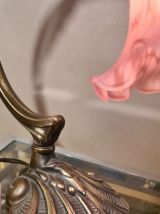 lampe bronze   , avec belle tulipe rose   ,4kg  1940 a 60