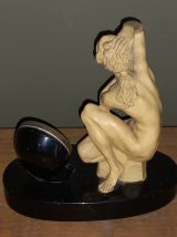 Sculpture Femme Nue  et un Thermomètre 