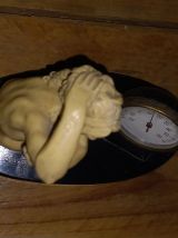 Sculpture Femme Nue  et un Thermomètre 