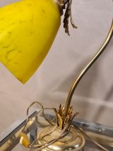 lampe acier doré  ,avec tulipe pate de verre jaune marbré an