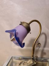 petite lampe bronze et laiton  , avec jolie tulipe pate de v