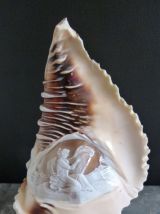 Lampe veilleuse coquillage camée décor mythologique