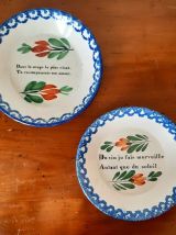 Paire d'assiettes bavardes en faïence 19eme s