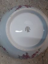 Plat creux en porcelaine. 
