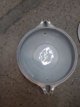 Plat creux en porcelaine. 