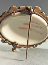  BROCHE VINTAGE EN PORCELAINE DE LIMOGES