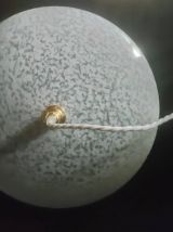 Globe blanc verre de Clichy