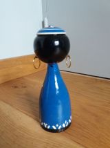  Poupée en bois tourné