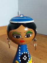  Poupée en bois tourné