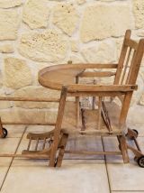 Ancienne chaise haute en bois à restaurer