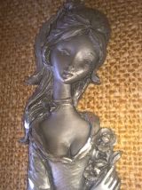 cadre sculpture étain signé MD