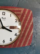 Horloge vintage pendule murale silencieuse "Flash framboise"