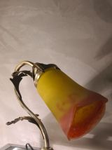 lampe bronze et laiton, avec jolie tulipe pate de verre  sig