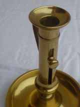 grand bougeoir poussoir en laiton , vintage