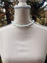 Collier en perles nacrées 42 cm long bleu ciel blanc fermoir