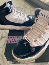Nike Jordan Aura Black and white