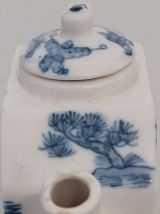 Théière en faience de la fin du xixeme. 