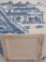 Théière en faience de la fin du xixeme. 