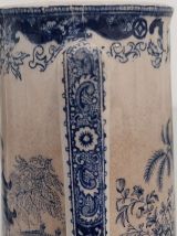 Pichet en faience signé Creil et Montereau. 