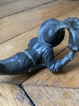 Bougeoir en régule figurant un petit garçon