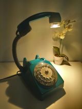 Téléphone vintage 70's recyclé en lampe à poser