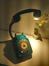 Téléphone vintage 70's recyclé en lampe à poser