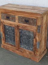 Petit buffet en bois ancien et métal 