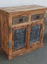 Petit buffet en bois ancien et métal 