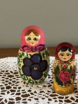 Lot de poupées russes en bois
