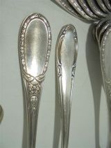 12 fourchettes et 12 cuillères