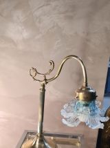 lampe  laiton de style art nouveau   avec jolie tulipe en ve
