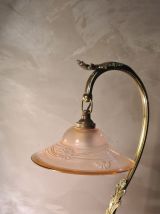 lampe art nouveau 1900 a 20   en laiton  et verre moulé vieu