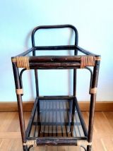 Desserte roulante en rotin et verre fumé 