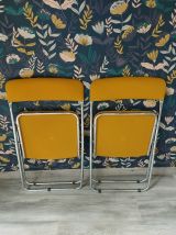 Chaises pliantes en velours moutarde et métal chromé