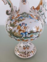 Aiguière en porcelaine ancienne 