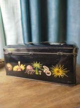 Deux boîtes en métal décorées