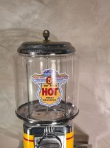 Distributeur chewing gum et bonbon en acier. Style vintage, 