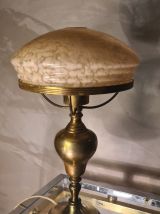 jolie lampe laiton 1930   , abat jour verre clichy 35x20  le