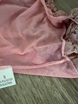 Haut/top court en tulle rose fleuri taille 36/38