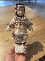 Lot de 44 poupées en porcelaine 