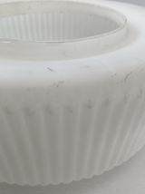 ANCIENNE APPLIQUE RONDE EN OPALINE VINTAGE 