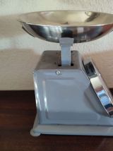 Balance mécanique de cuisine vintage en métal gris